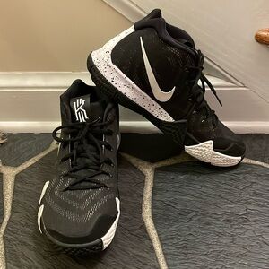 NIKE Mens Basketball Shoes